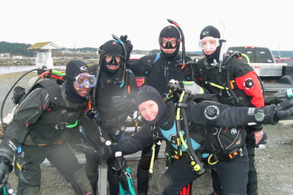 Group of scuba divers preparing for dive adventure.